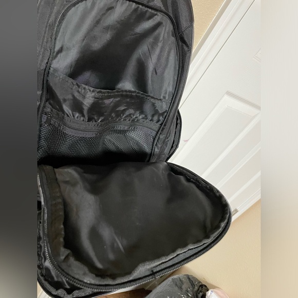 Targus Black Spacious Laptop Backpack Waist Strap - Picture 8 of 12